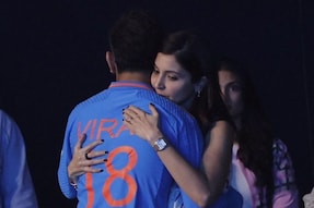 Anushka Sharma hugs Virat Kohli after India lose World Cup 2023 final